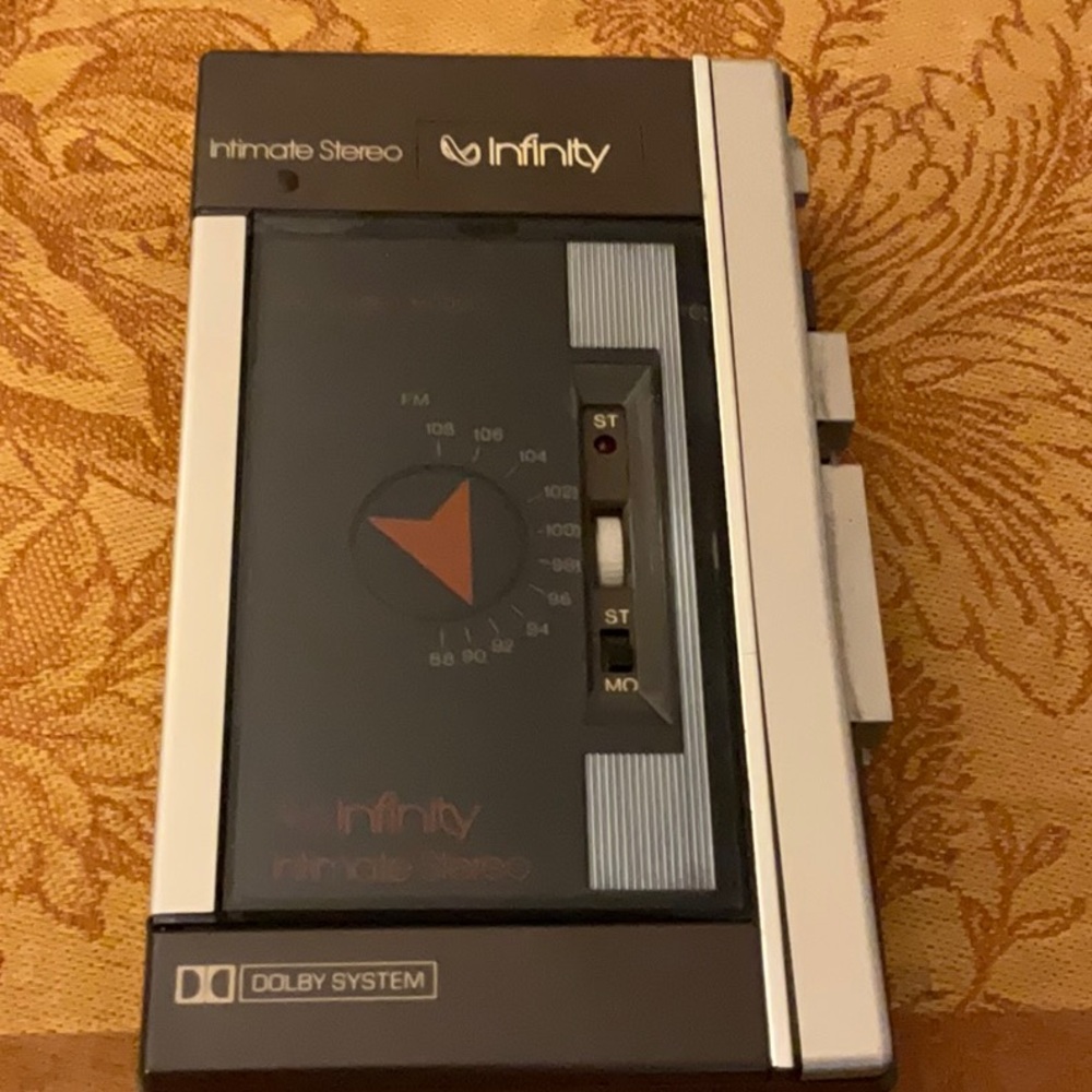 Vintage INFINITY Intimate Stereo.  Amazing condition and all clean and works.